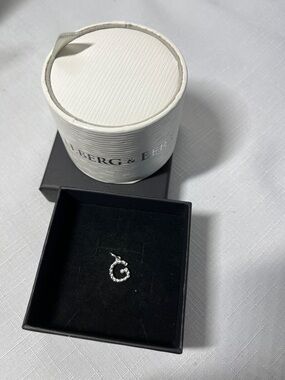 Hillberg & Berk 925 Silver Spiral Drop Pendant Necklace Letter G. New. Gift idea